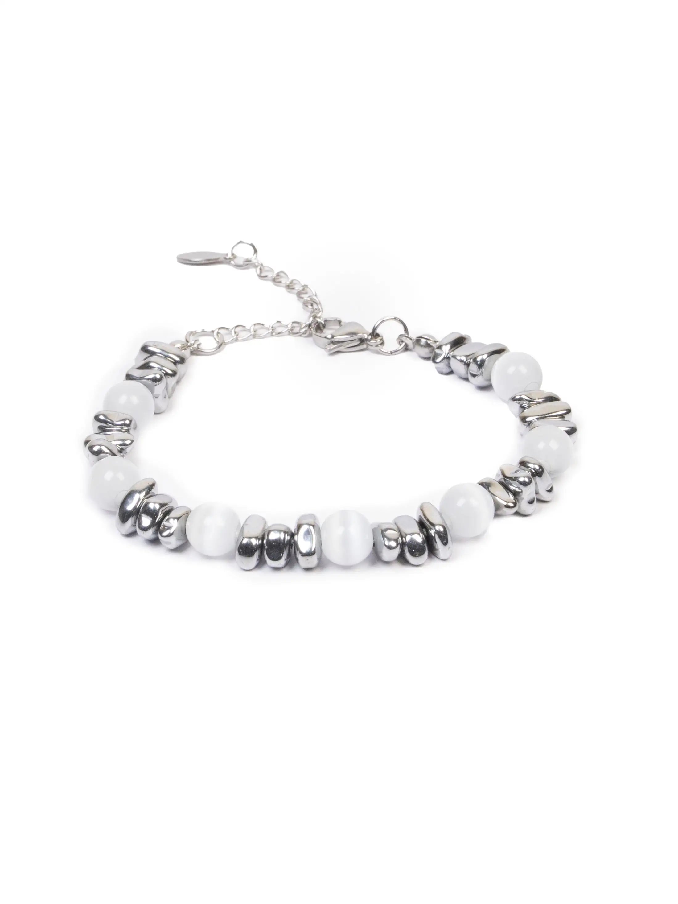 artic bracelet
Bracelet with white beads and silver accents on a white background